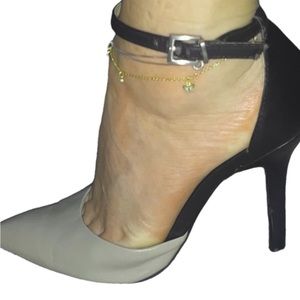 Bin 3C BCBG generation size 36 two tone closed shoe pumps